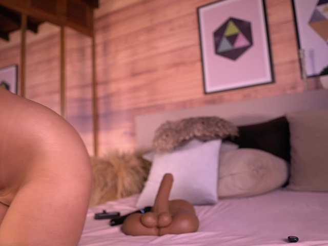 IzzyWild live webcam show