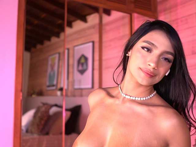 IzzyWild live cam
