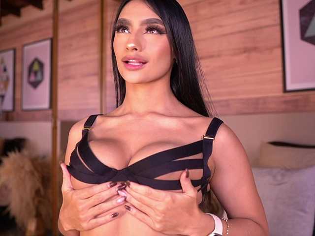 IzzyWild live webcam show