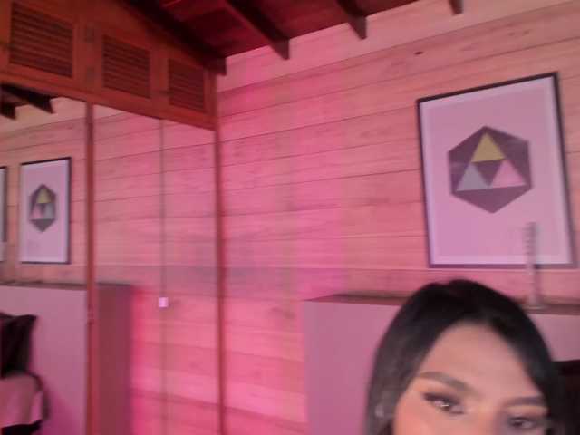 IzzyWild live cam preview