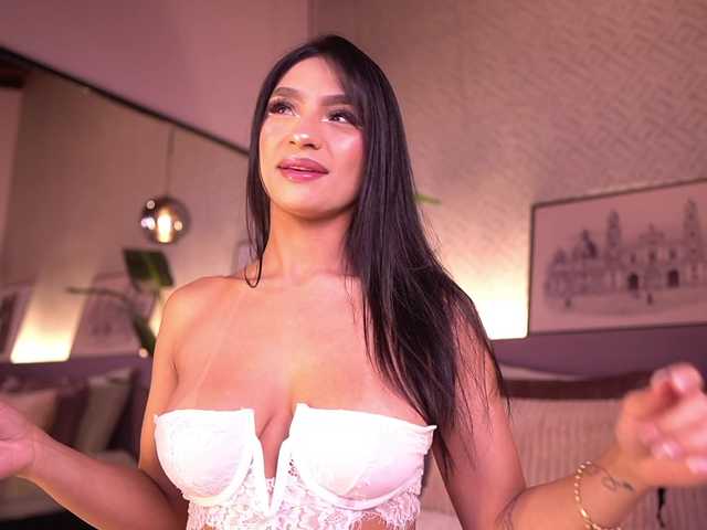 IzzyWild live cam on BongaCams
