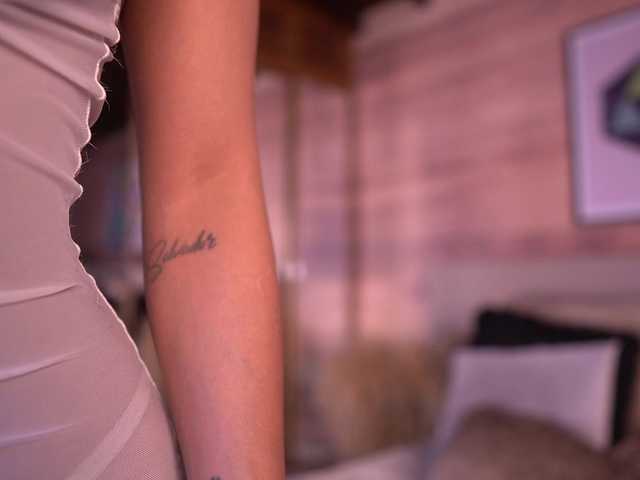 IzzyWild live webcam show