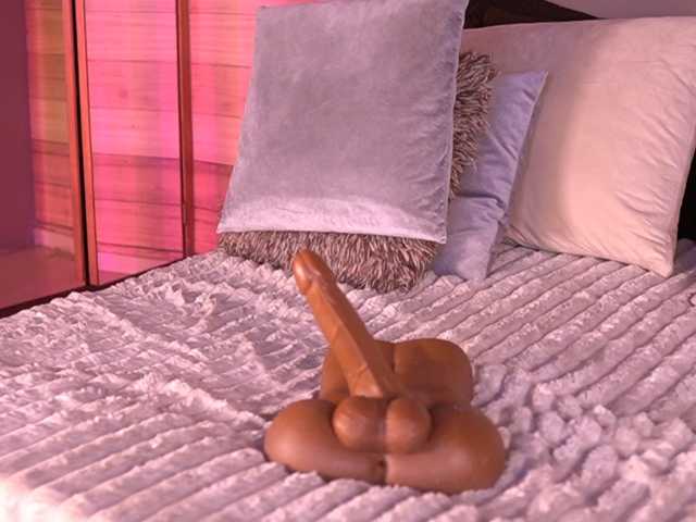 IzzyWild live cam