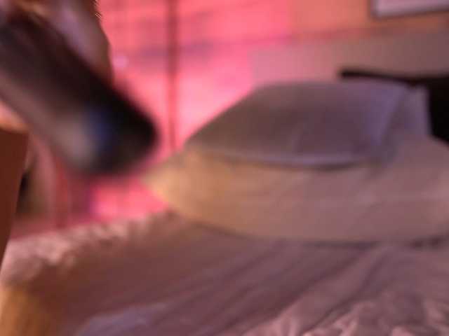 IzzyWild, live now on BongaCams