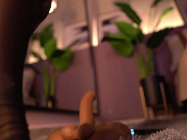 IzzyWild live cam on BongaCams