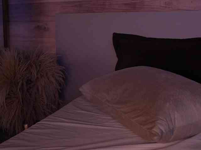 IzzyWild Live Webcam on BongaCams