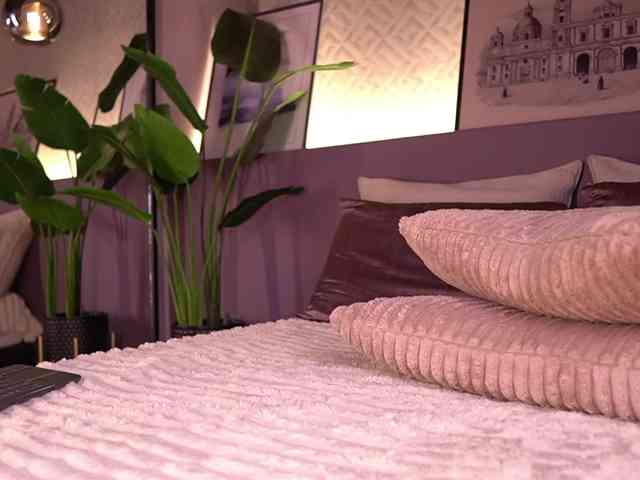 IzzyWild Sex Cam Show
