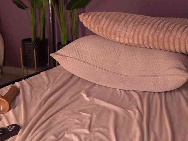 IzzyWild Sex Cam Show