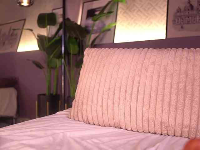 IzzyWild Sex Cam Show