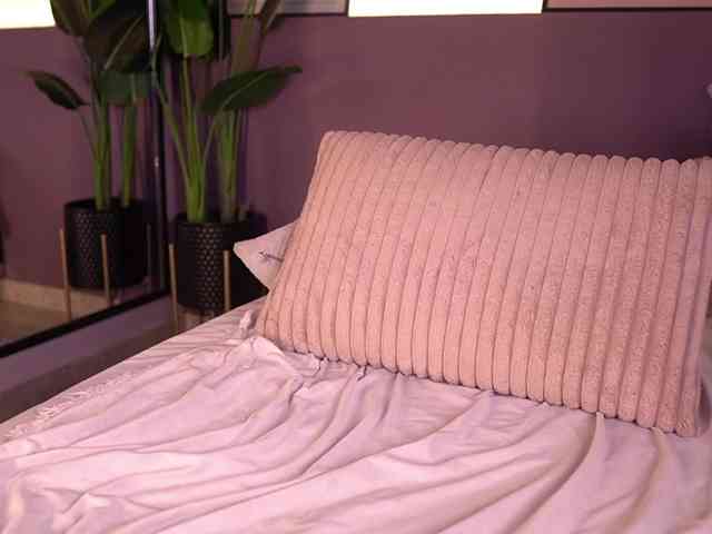 IzzyWild Sex Cam Show