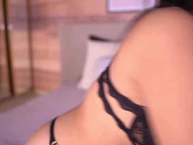 IzzyWild Live Webcam on BongaCams