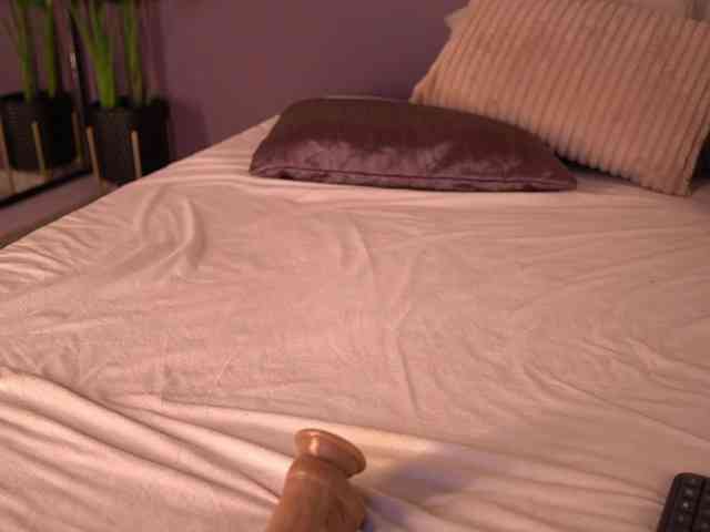 IzzyWild Sex Cam Show
