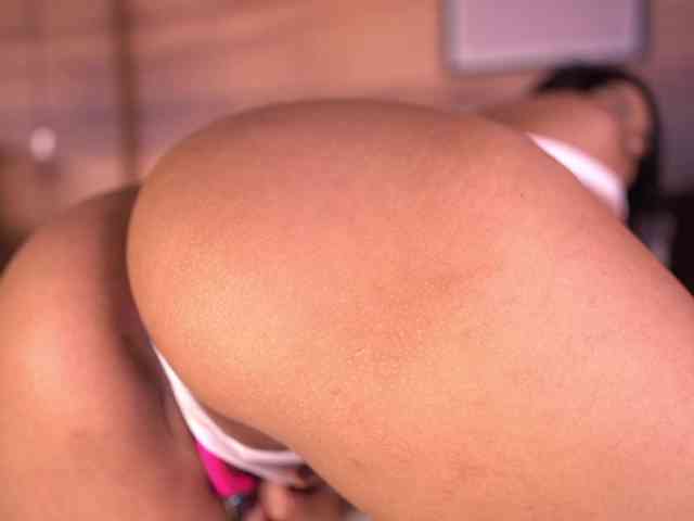 IzzyWild Live Webcam on BongaCams