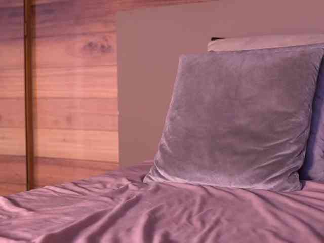 adult chatroom IzzyWild