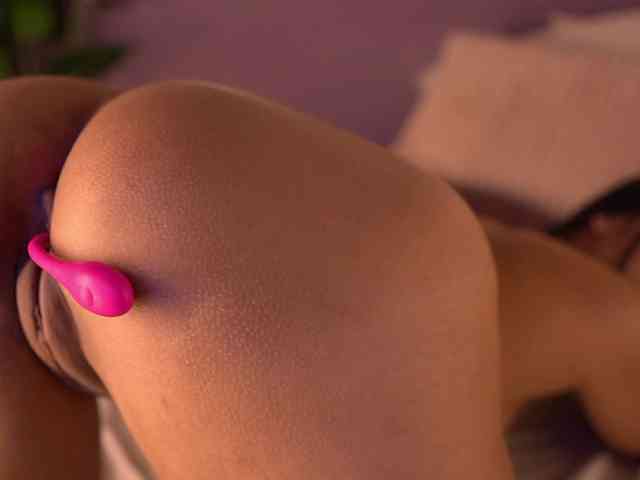 IzzyWild Sex Cam Show