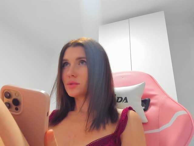 ZoiKissy live webcam show