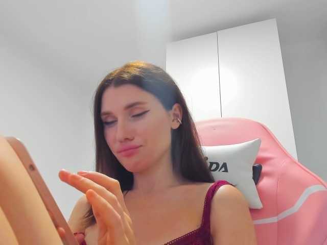 ZoiKissy live webcam show