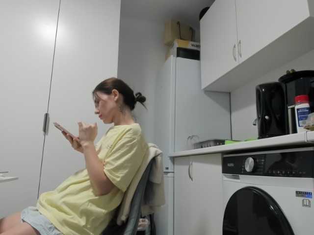 ZoiKissy live webcam show