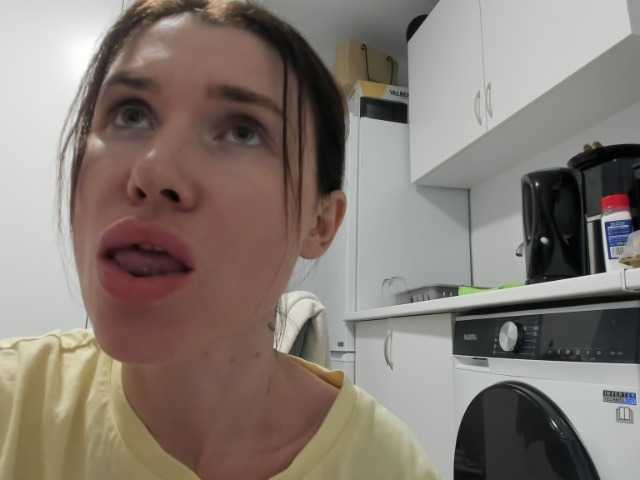 ZoiKissy live cam