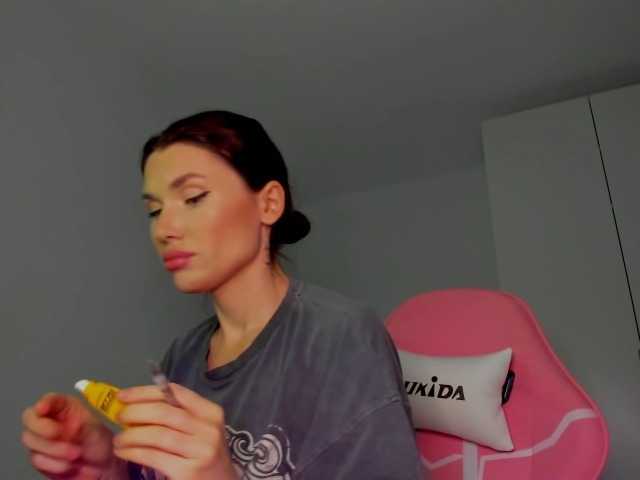 ZoiKissy live cam on BongaCams