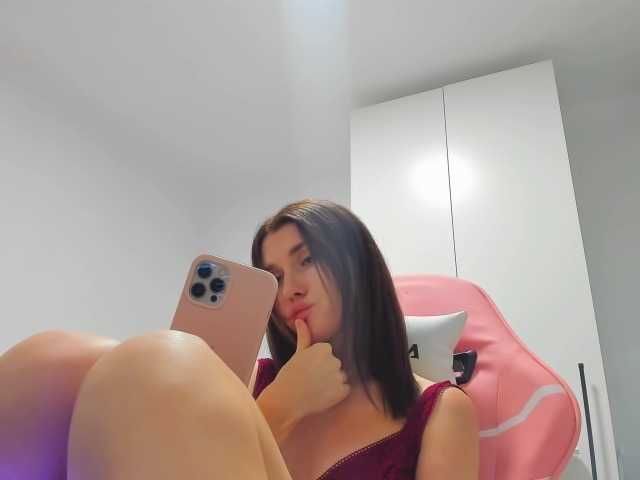 ZoiKissy live webcam show