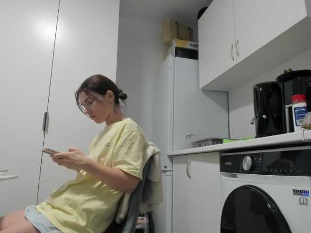 ZoiKissy live webcam show