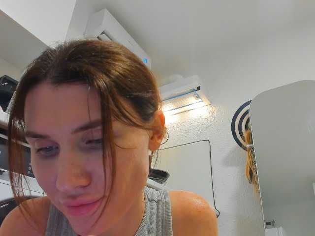 ZoiKissy live cam preview