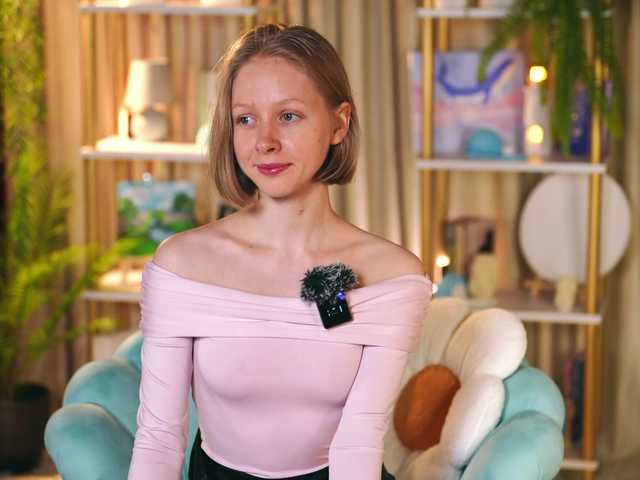 MiaVebes's BongaCams show and profile