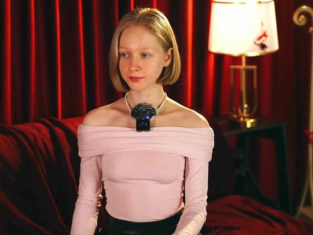 MiaVebes's BongaCams show and profile