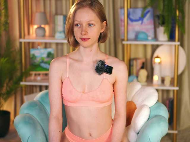 MiaVebes's BongaCams show and profile