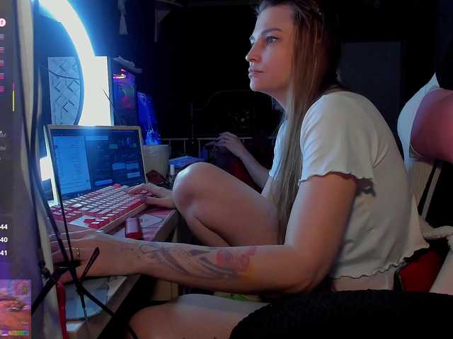 QueenAfina live cam on BongaCams