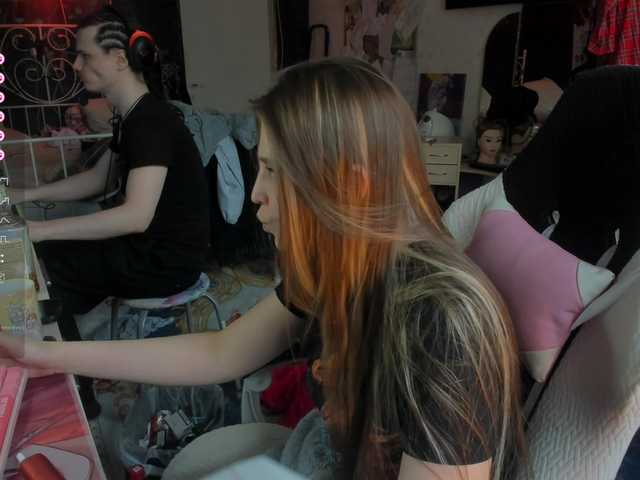 le modèle FukinHotCouple est en webcam porno dans un show sur le site bongacams, il possède les tags suivants: White/Caucasian,Brunette,Trimmed
