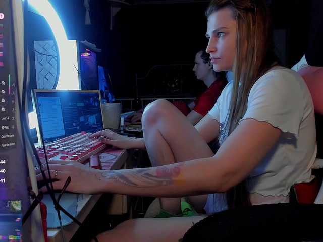 QueenAfina live cam on BongaCams