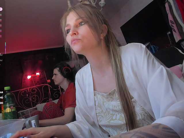 QueenAfina live cam on BongaCams