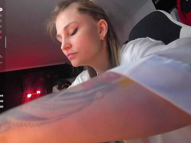 QueenAfina live cam on BongaCams