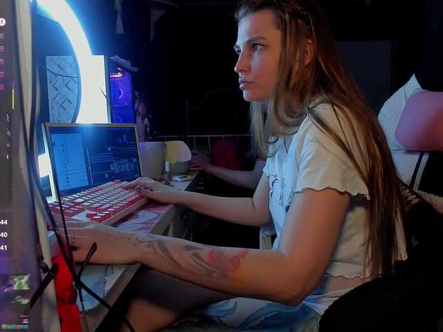 QueenAfina live cam on BongaCams