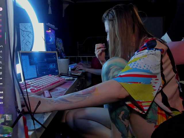 QueenAfina live cam on BongaCams