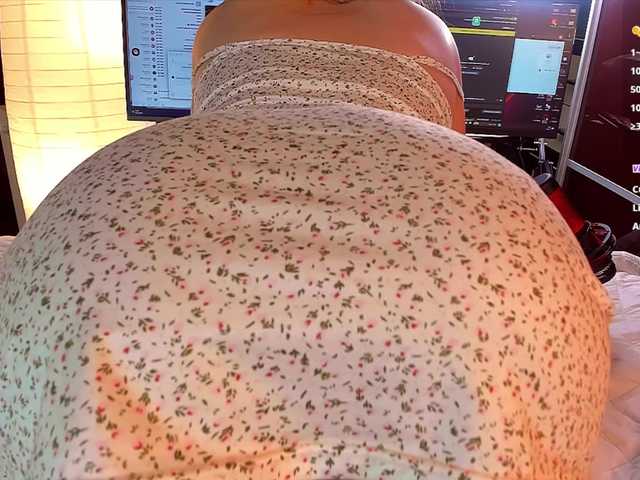 QueenAfina live cam on BongaCams