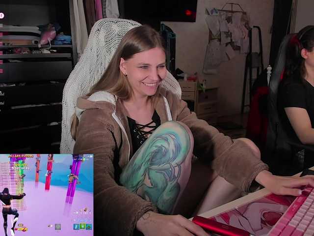QueenAfina live cam on BongaCams