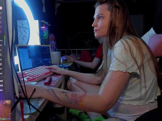 QueenAfina live cam on BongaCams