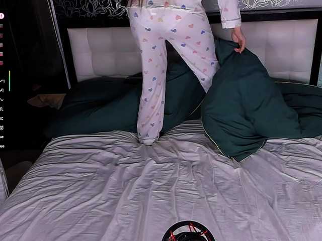 QueenAfina's BongaCams show and profile