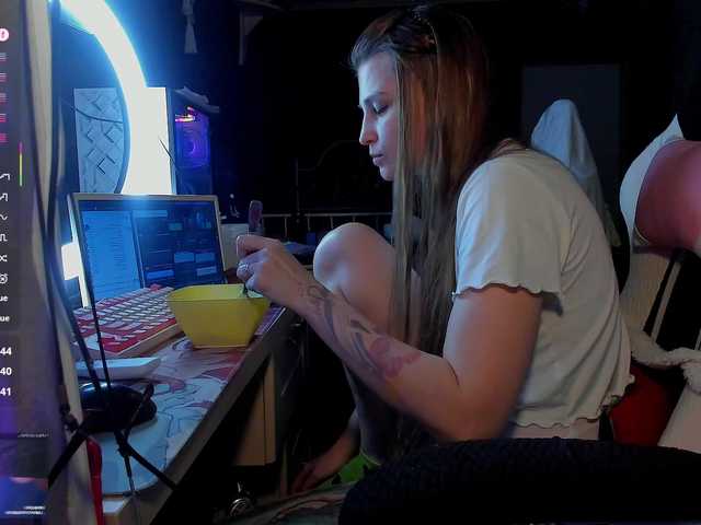 QueenAfina live cam on BongaCams