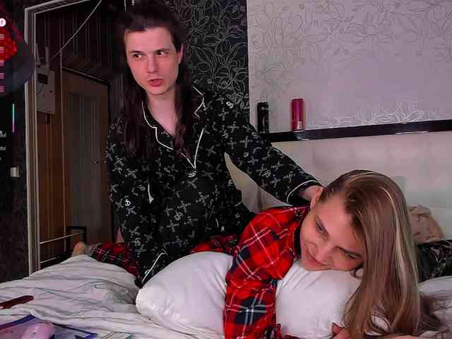 FuckinHotCouple webcam