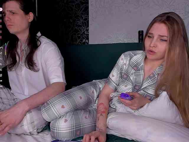 FuckinHotCouple webcam