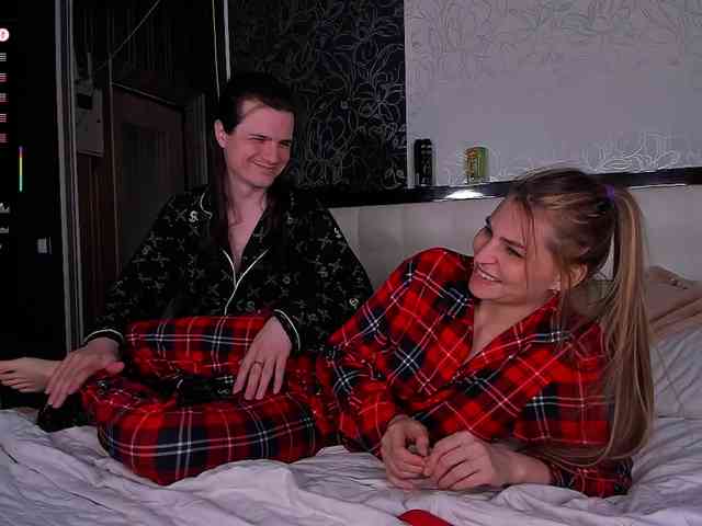 FuckinHotCouple webcam