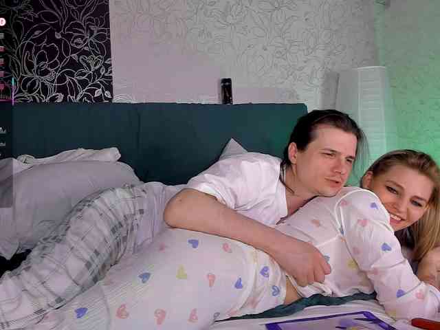 FuckinHotCouple webcam