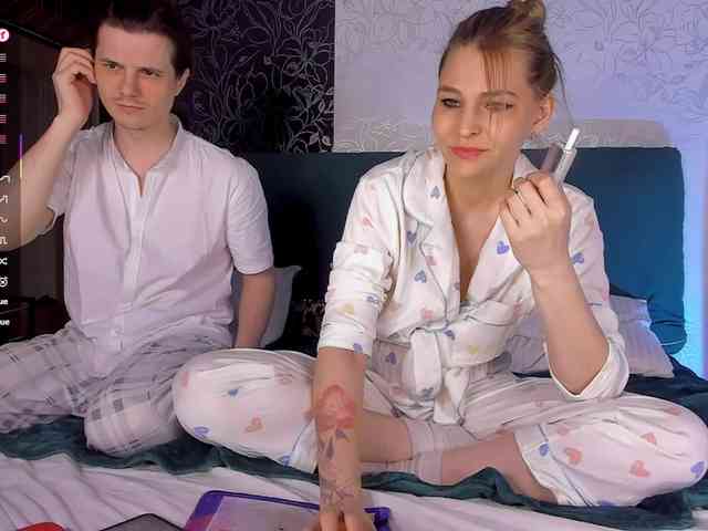 FuckinHotCouple webcam