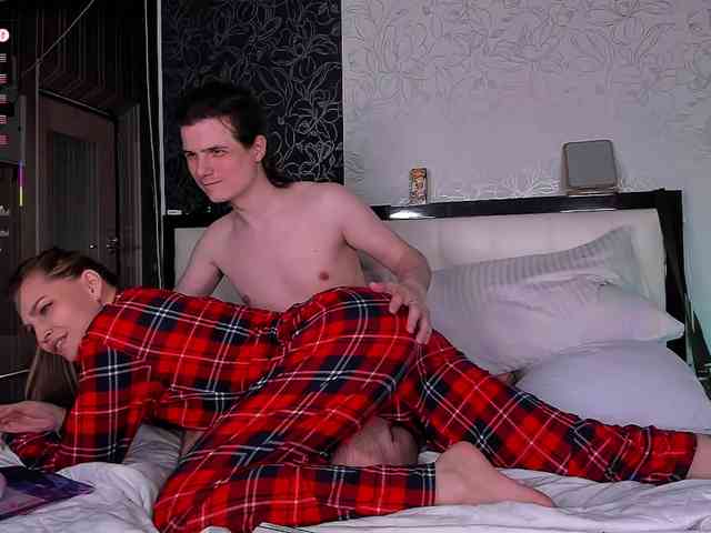 FuckinHotCouple webcam