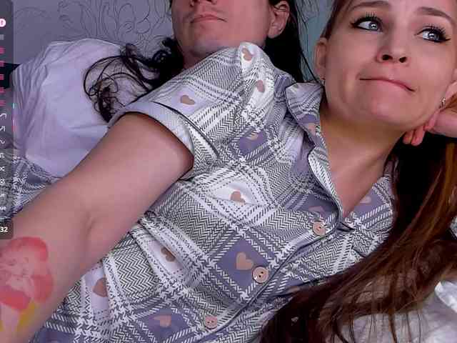 FuckinHotCouple webcam