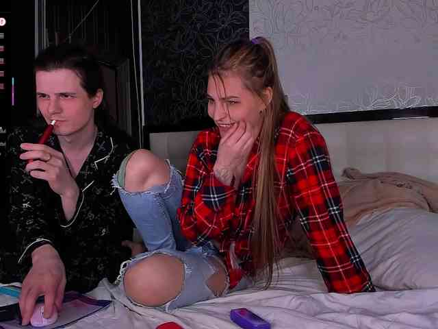 FuckinHotCouple webcam